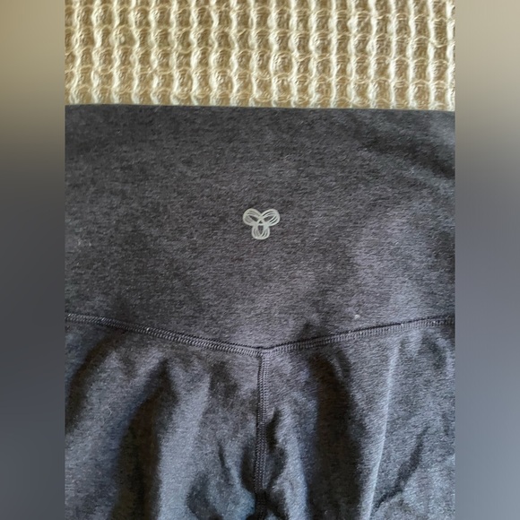 Aritzia grey leggings - Picture 8 of 9